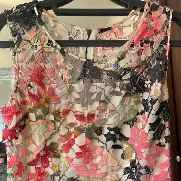 Elie Tahari dress. Woman’s size 2 small. Lace overlay. - Picture 2 of 8